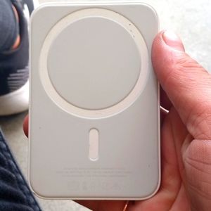 Apple magsafe  magnetic phone battery pack white